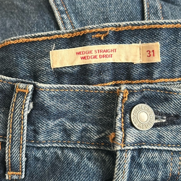 Levi’s Wedgie Straight Fit Medium Wash Ripped Jeans Size 31 - Picture 7 of 11